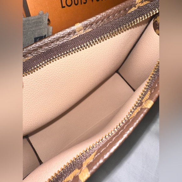 Louis Vuitton Toiletry Pouch 19 Mono w/ Samorga Insert - Picture 8 of 10